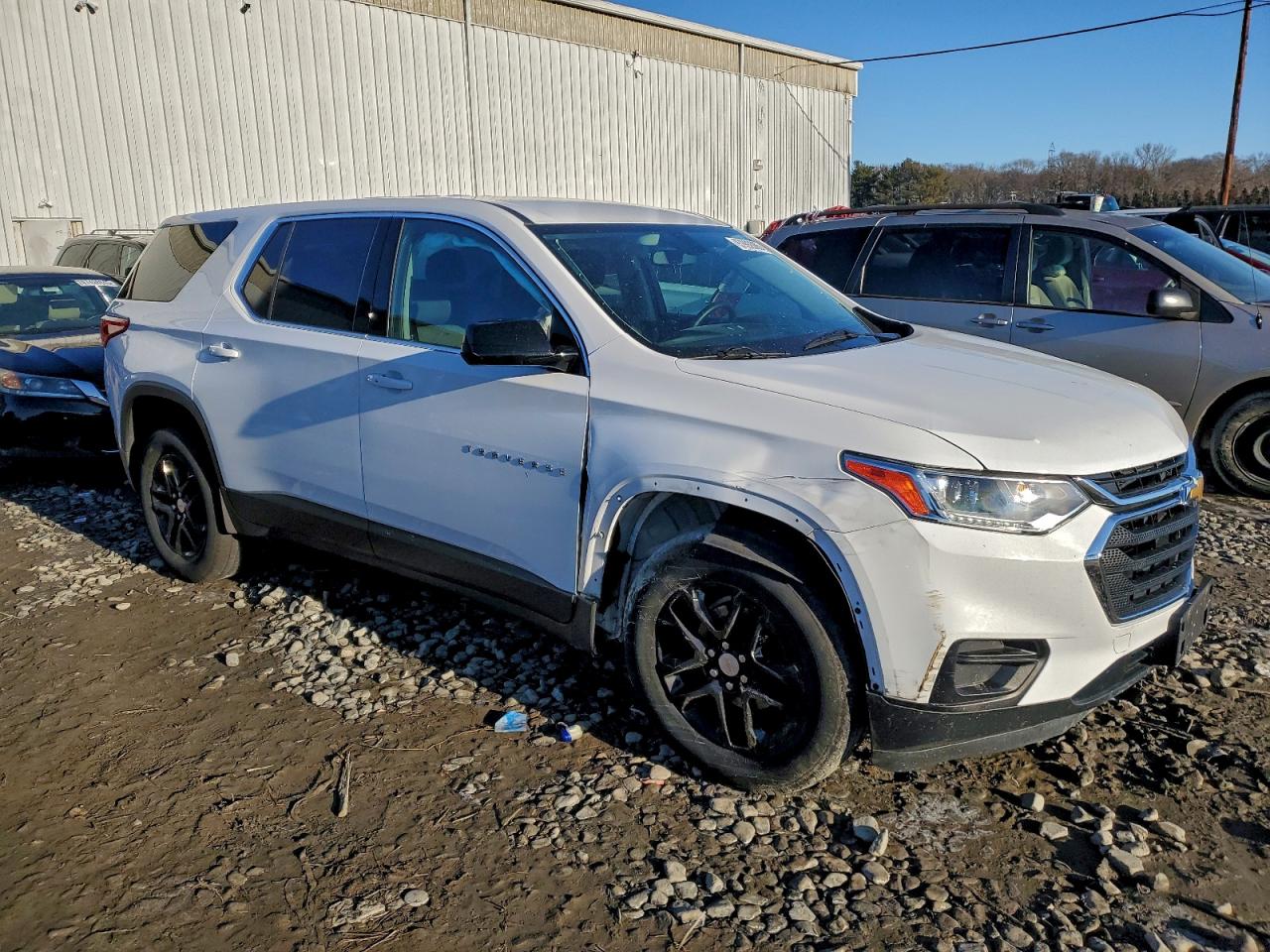 2019 CHEVROLET TRAVERSE LS photo 4