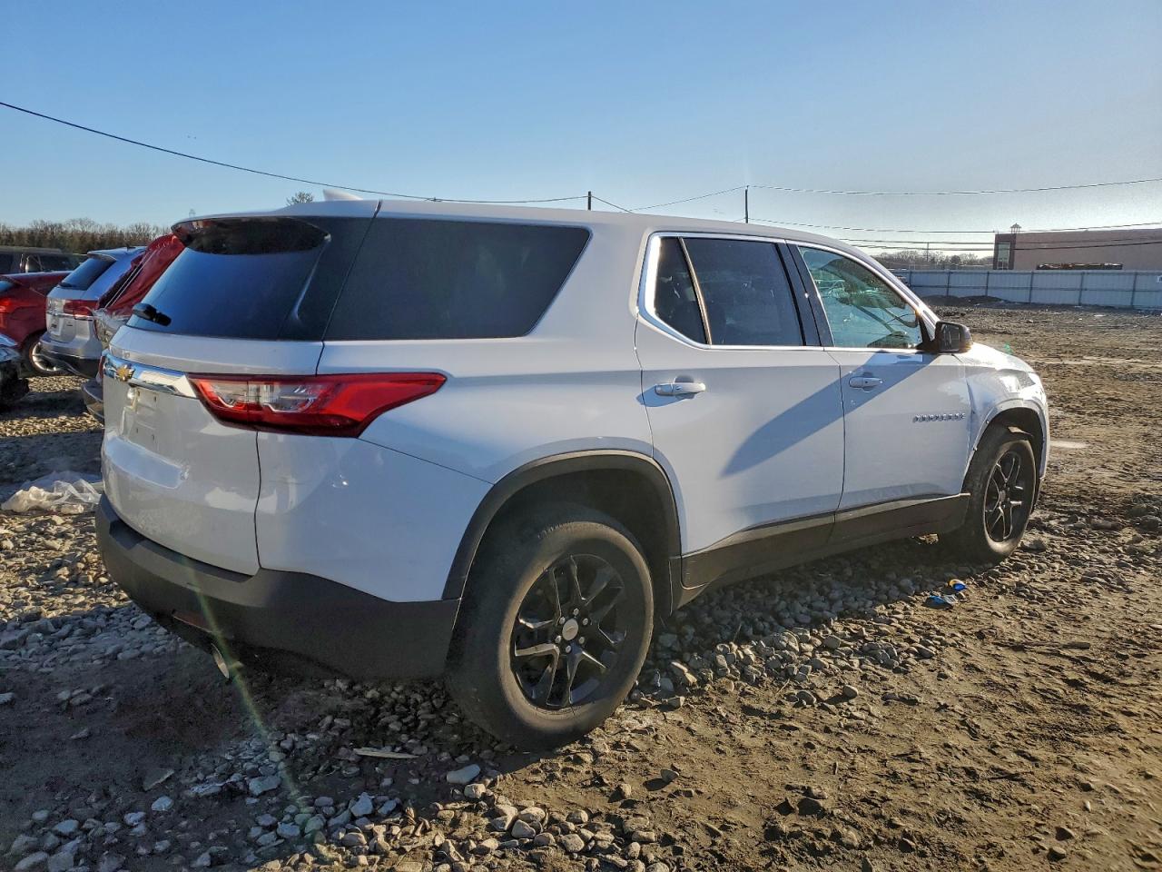 2019 CHEVROLET TRAVERSE LS photo 3