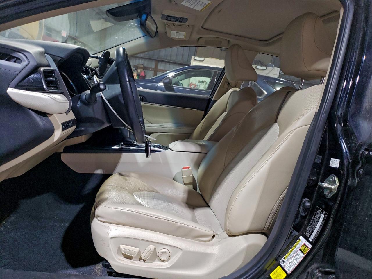 2020 TOYOTA CAMRY XLE photo 7