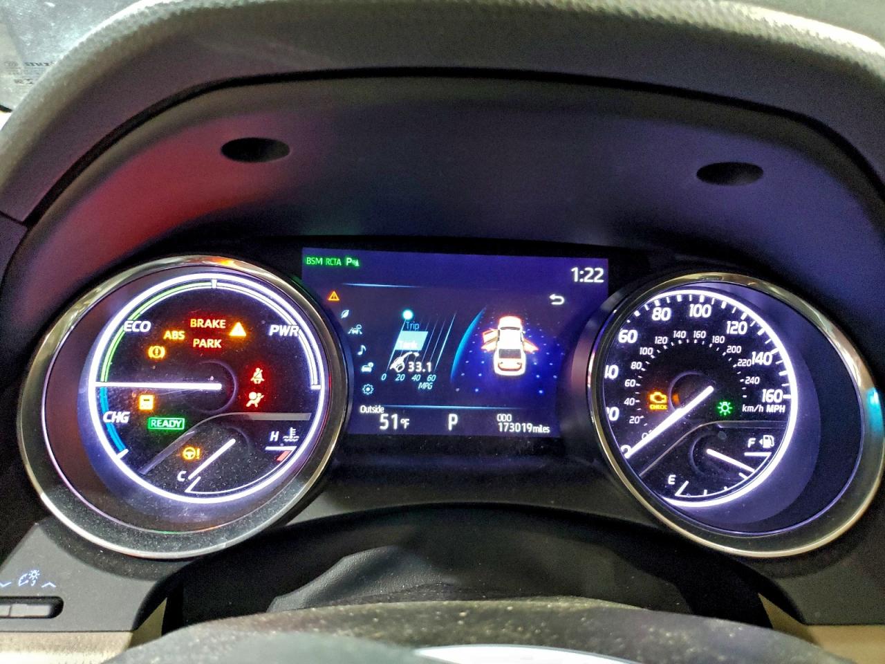 2020 TOYOTA CAMRY XLE photo 9