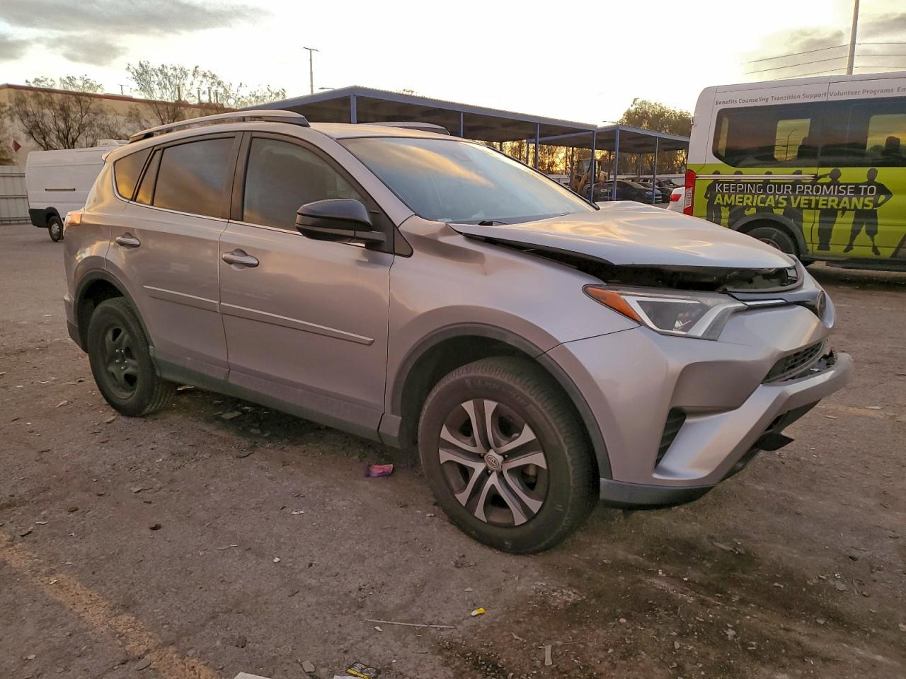 2017 TOYOTA RAV4 LE photo 4