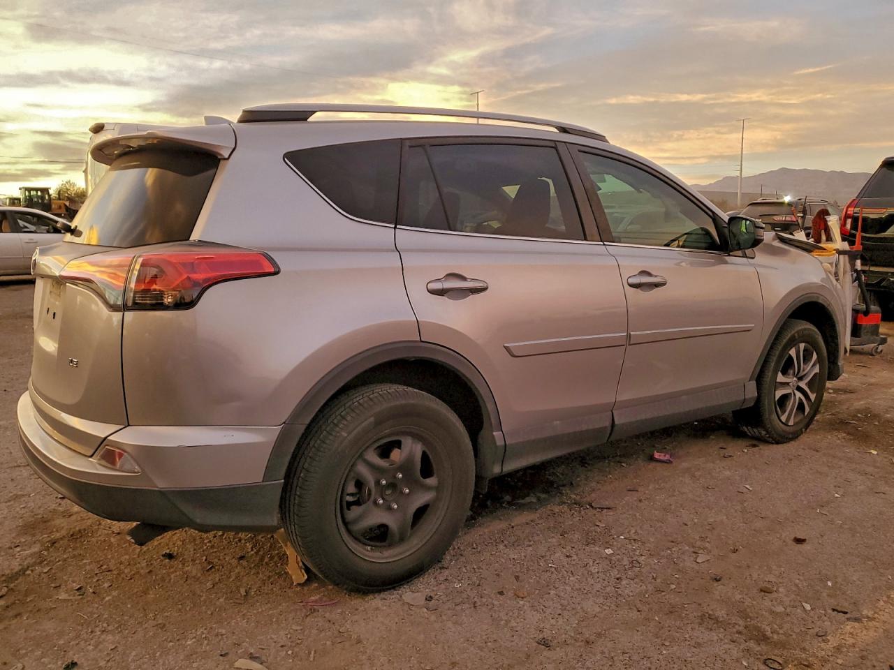 2017 TOYOTA RAV4 LE photo 3