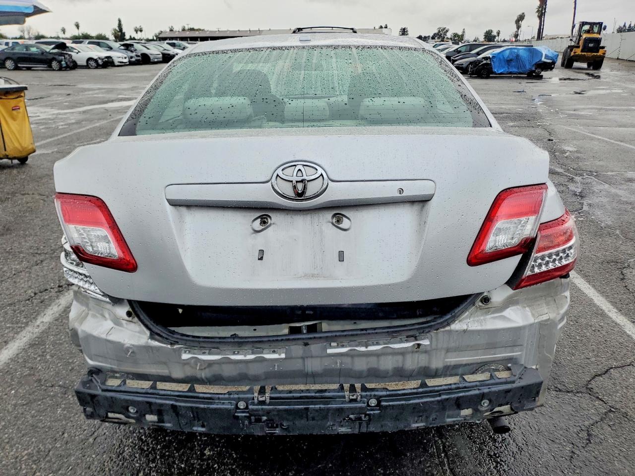2011 TOYOTA CAMRY BASE photo 6