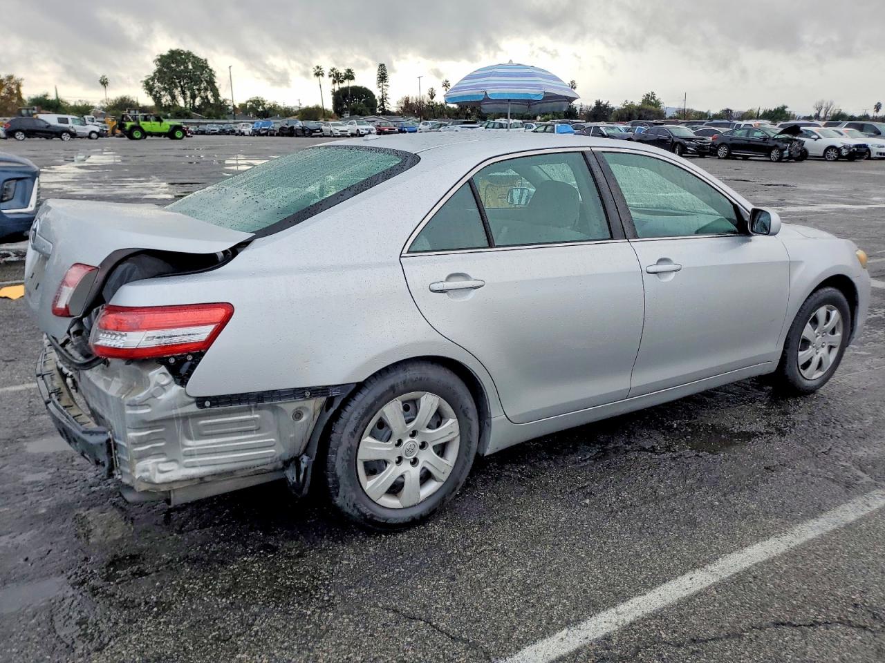 2011 TOYOTA CAMRY BASE photo 3