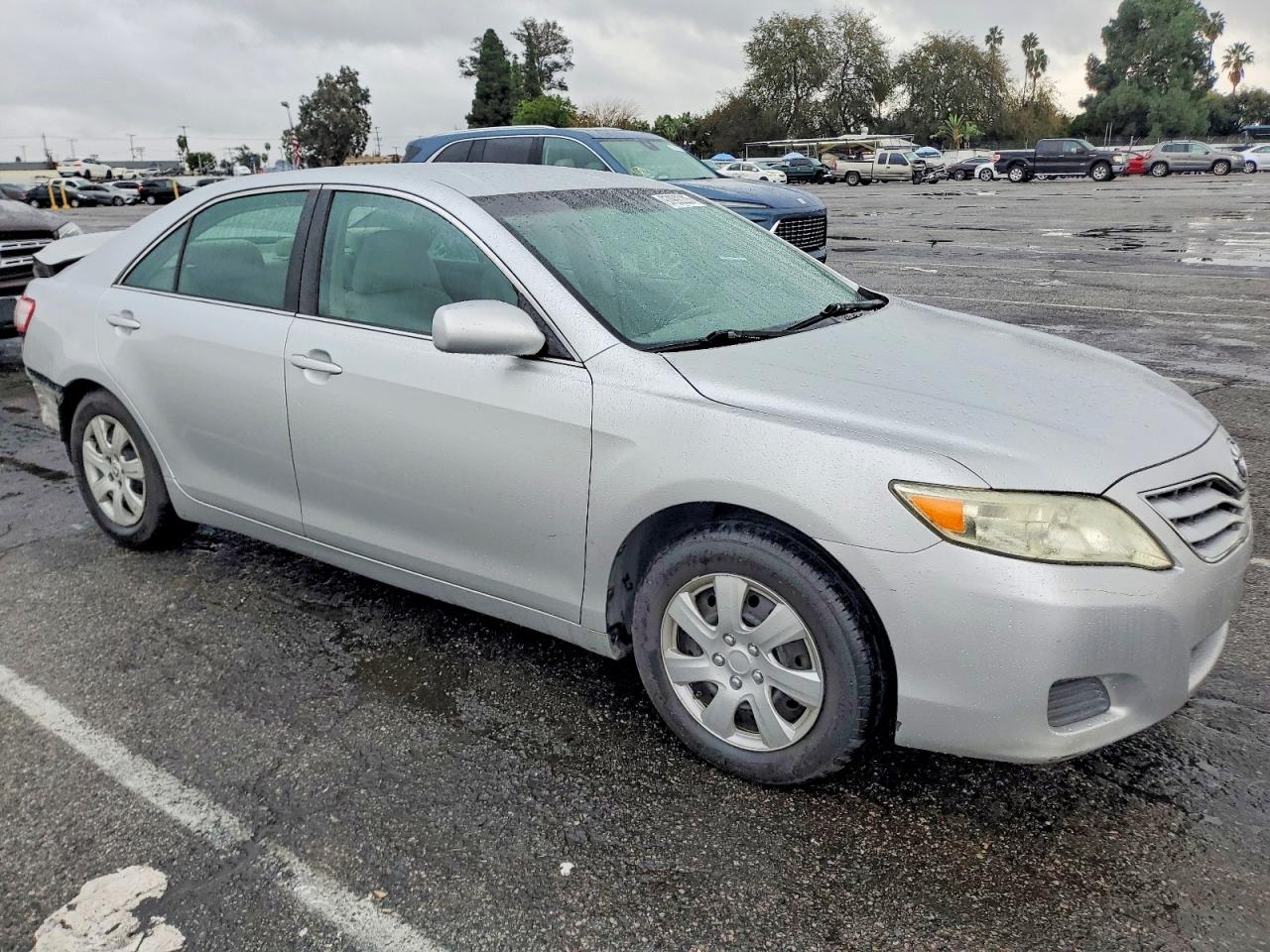2011 TOYOTA CAMRY BASE photo 4
