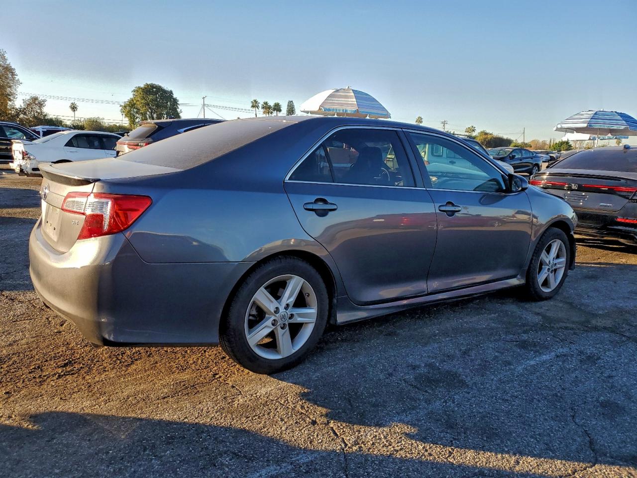 2014 TOYOTA CAMRY L photo 3