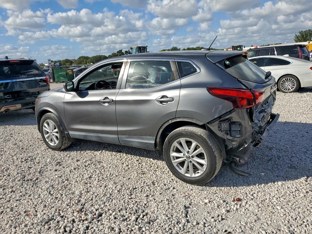 2019 NISSAN ROGUE SPORT S photo 2