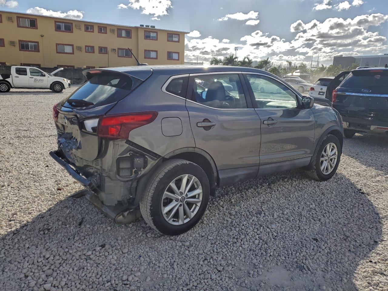 2019 NISSAN ROGUE SPORT S photo 3