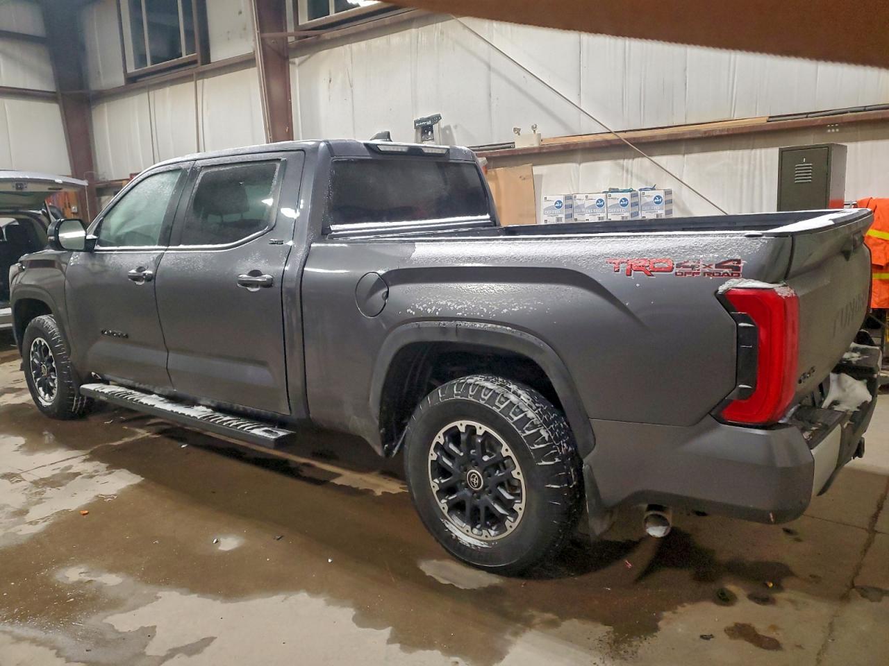 2024 TOYOTA TUNDRA CREWMAX SR5 photo 2