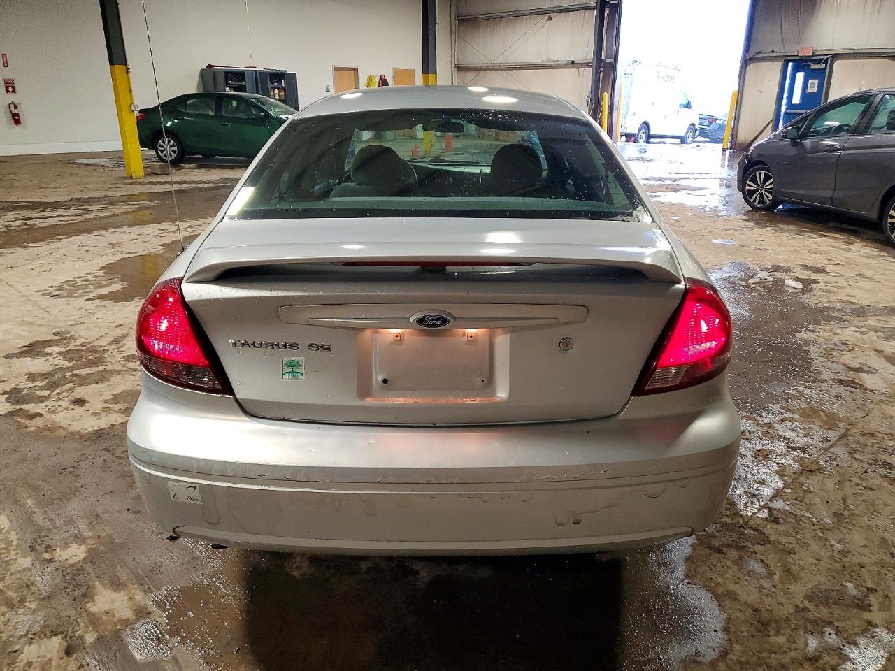 2004 FORD TAURUS SE photo 6