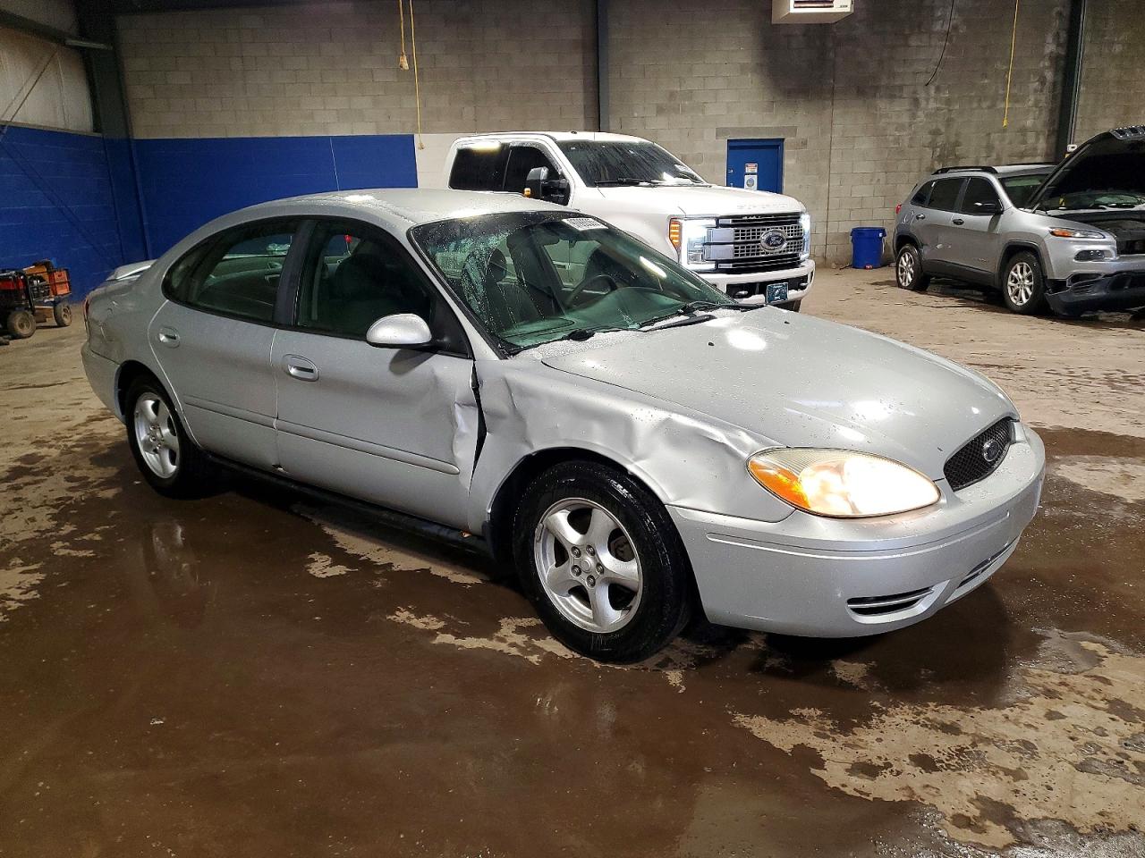 2004 FORD TAURUS SE photo 4