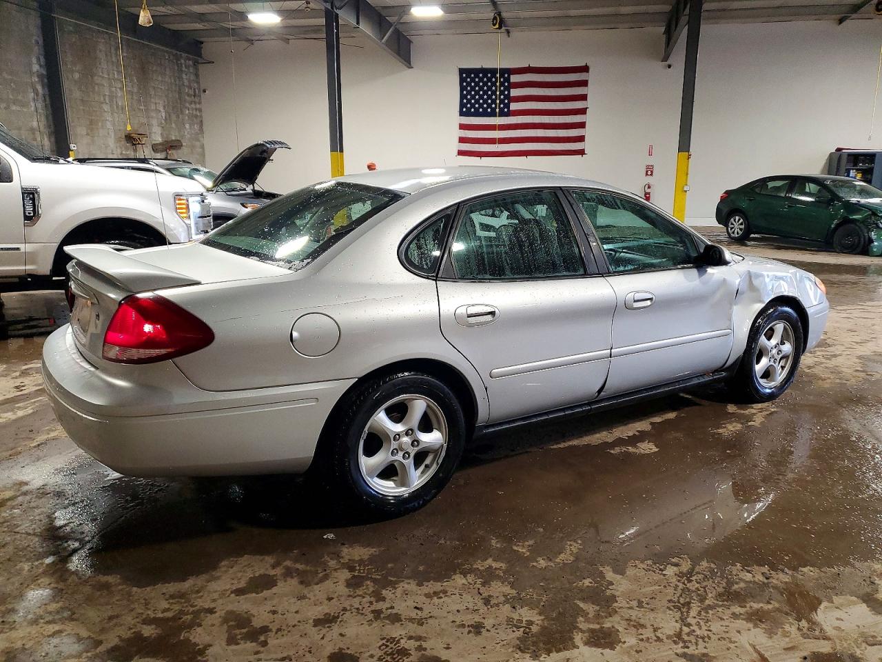 2004 FORD TAURUS SE photo 3