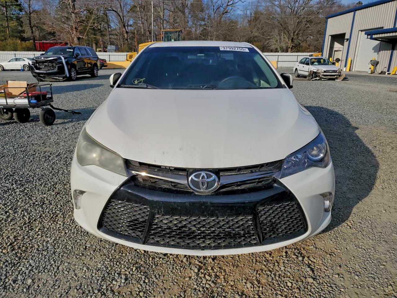 2015 TOYOTA CAMRY LE photo 5