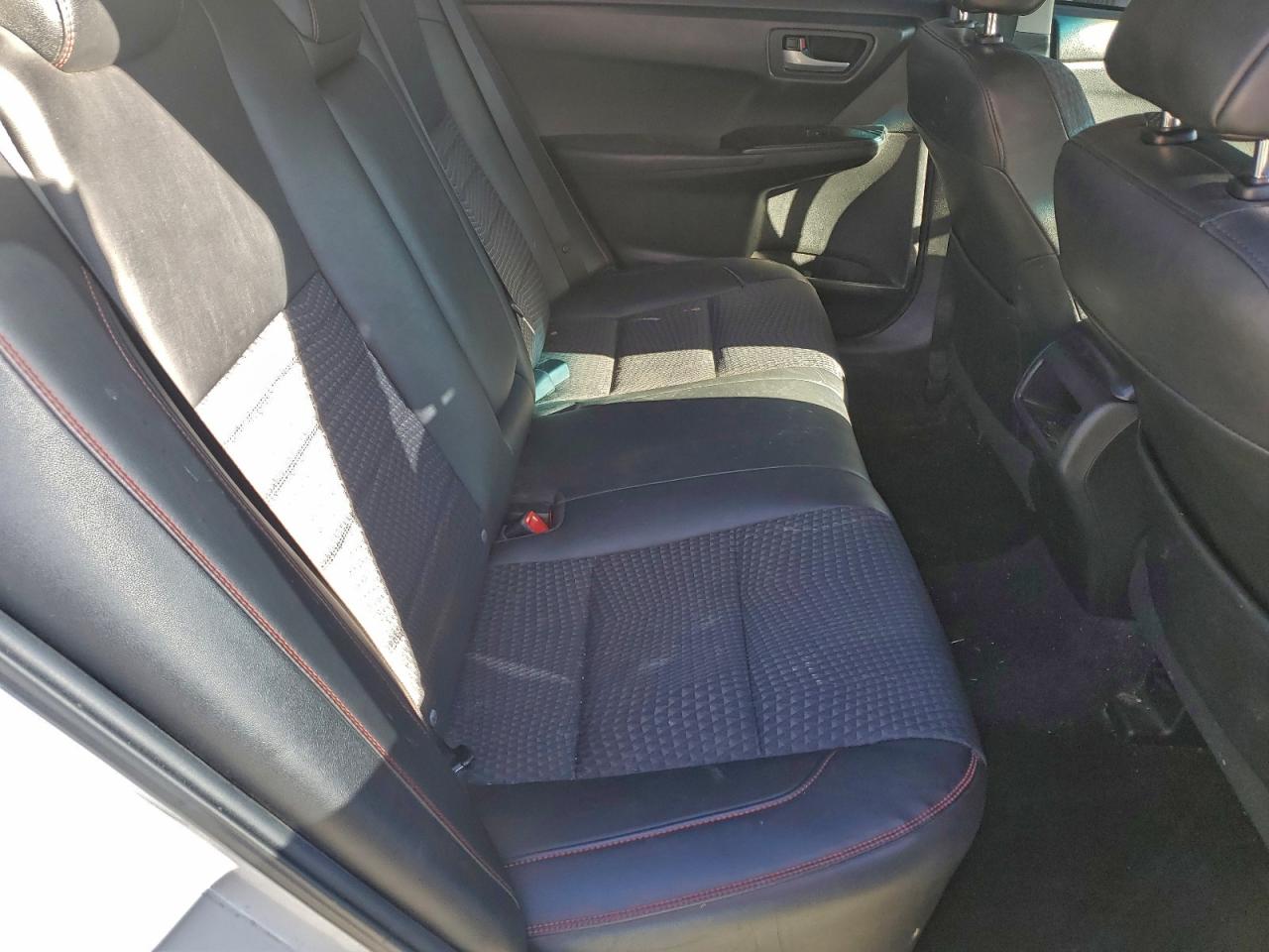 2015 TOYOTA CAMRY LE photo 10