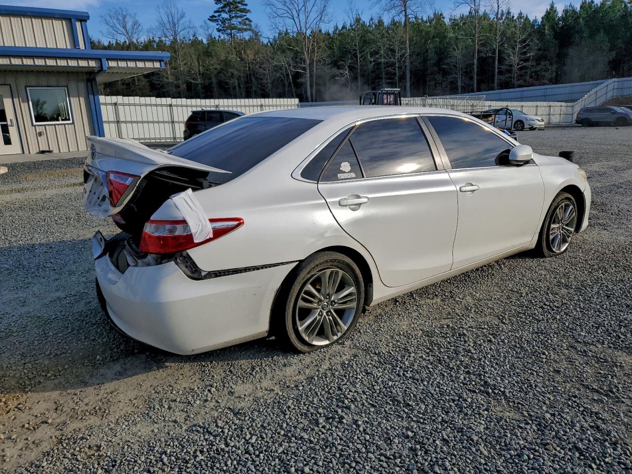 2015 TOYOTA CAMRY LE photo 3