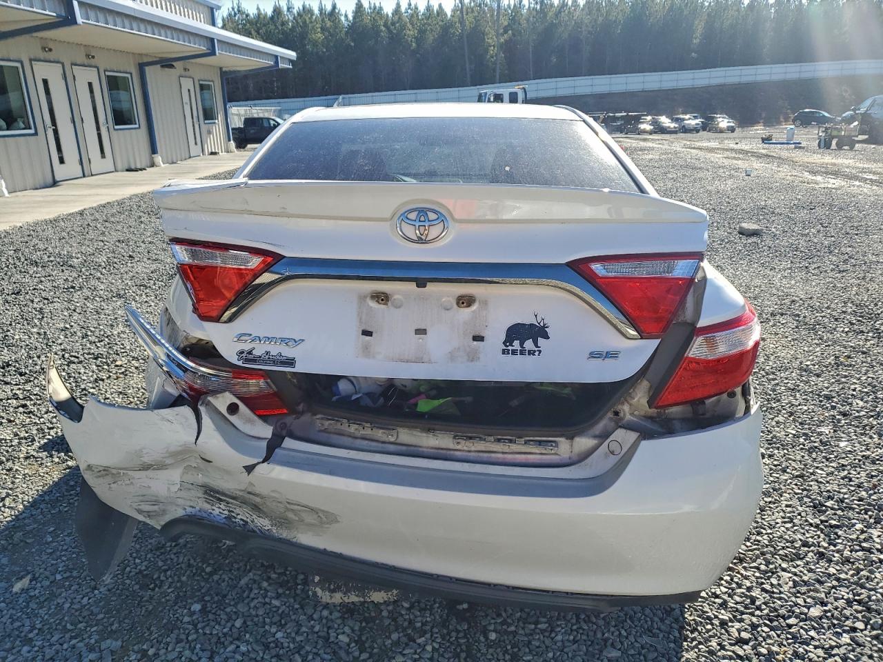 2015 TOYOTA CAMRY LE photo 6