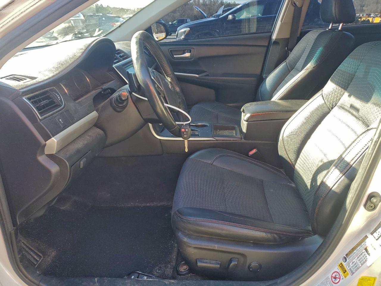 2015 TOYOTA CAMRY LE photo 7