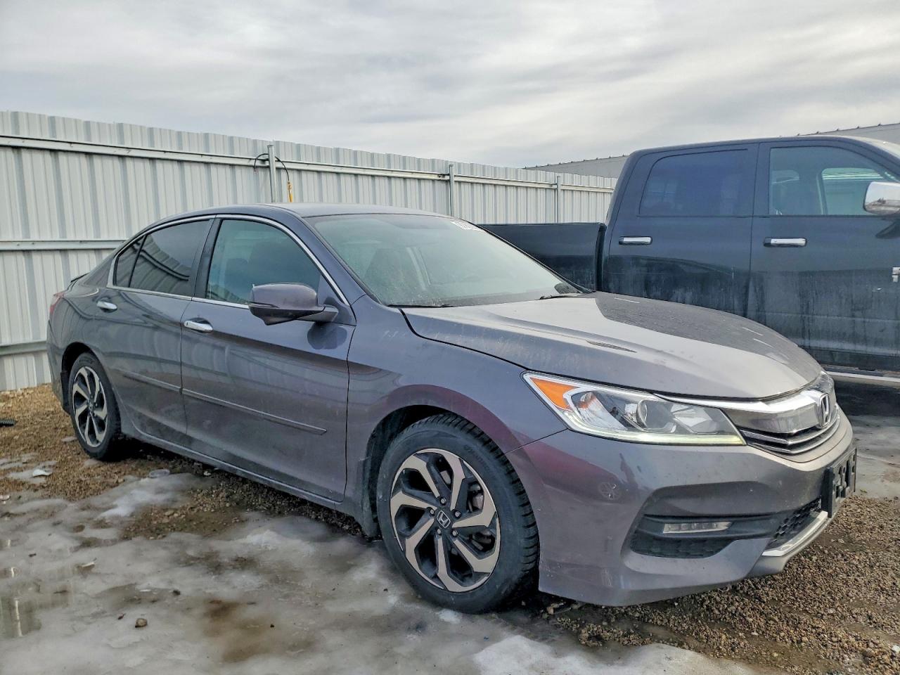 2017 HONDA ACCORD EX photo 4