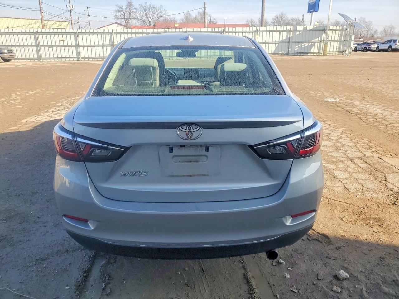 2019 TOYOTA YARIS L photo 6