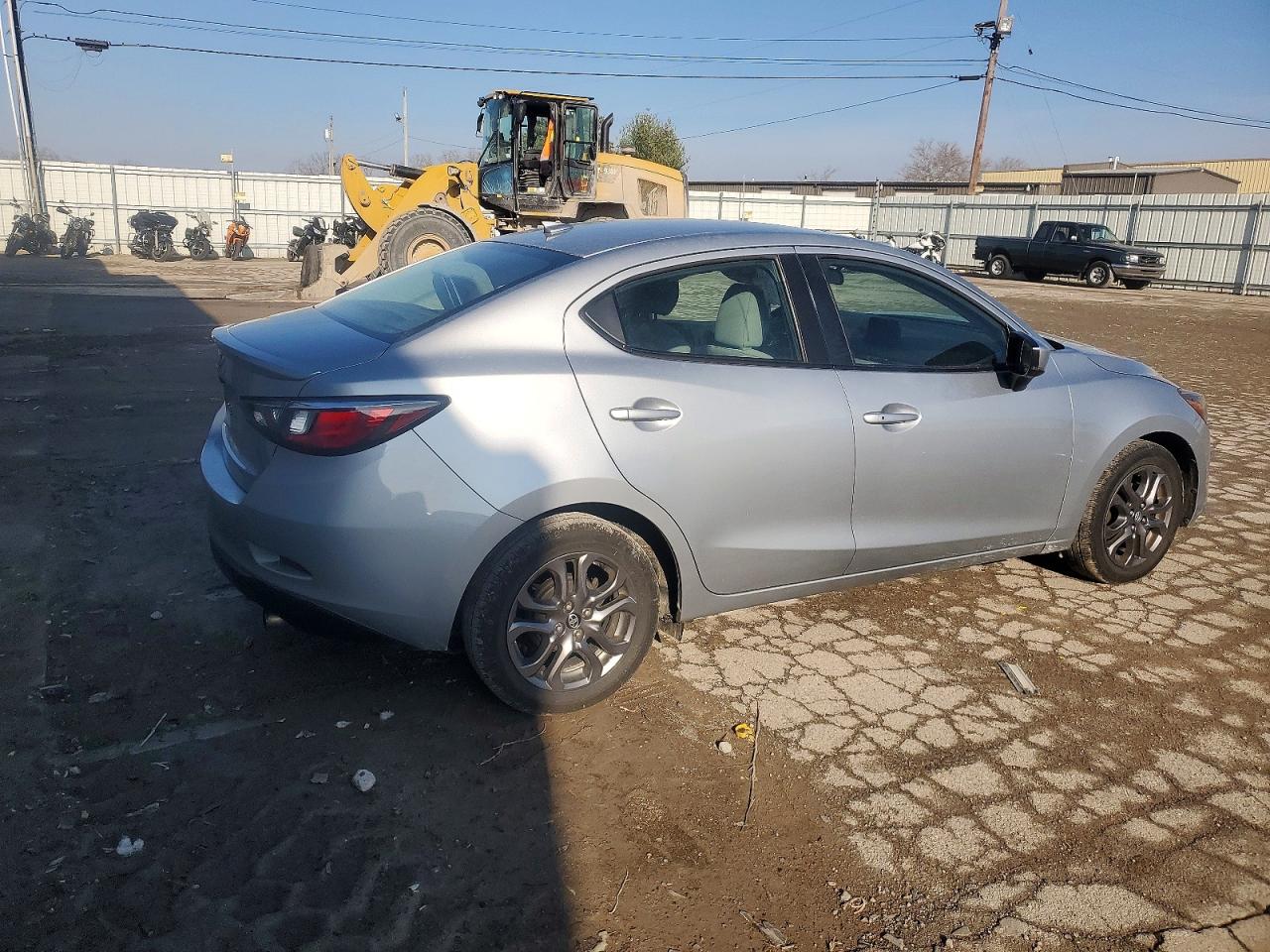 2019 TOYOTA YARIS L photo 3