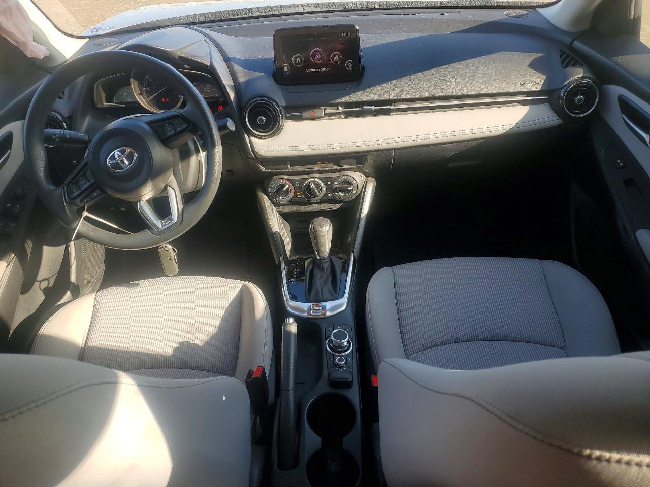 2019 TOYOTA YARIS L photo 8