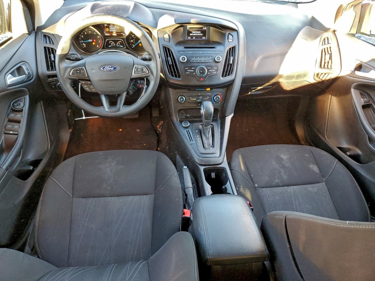 2017 FORD FOCUS SE photo 8