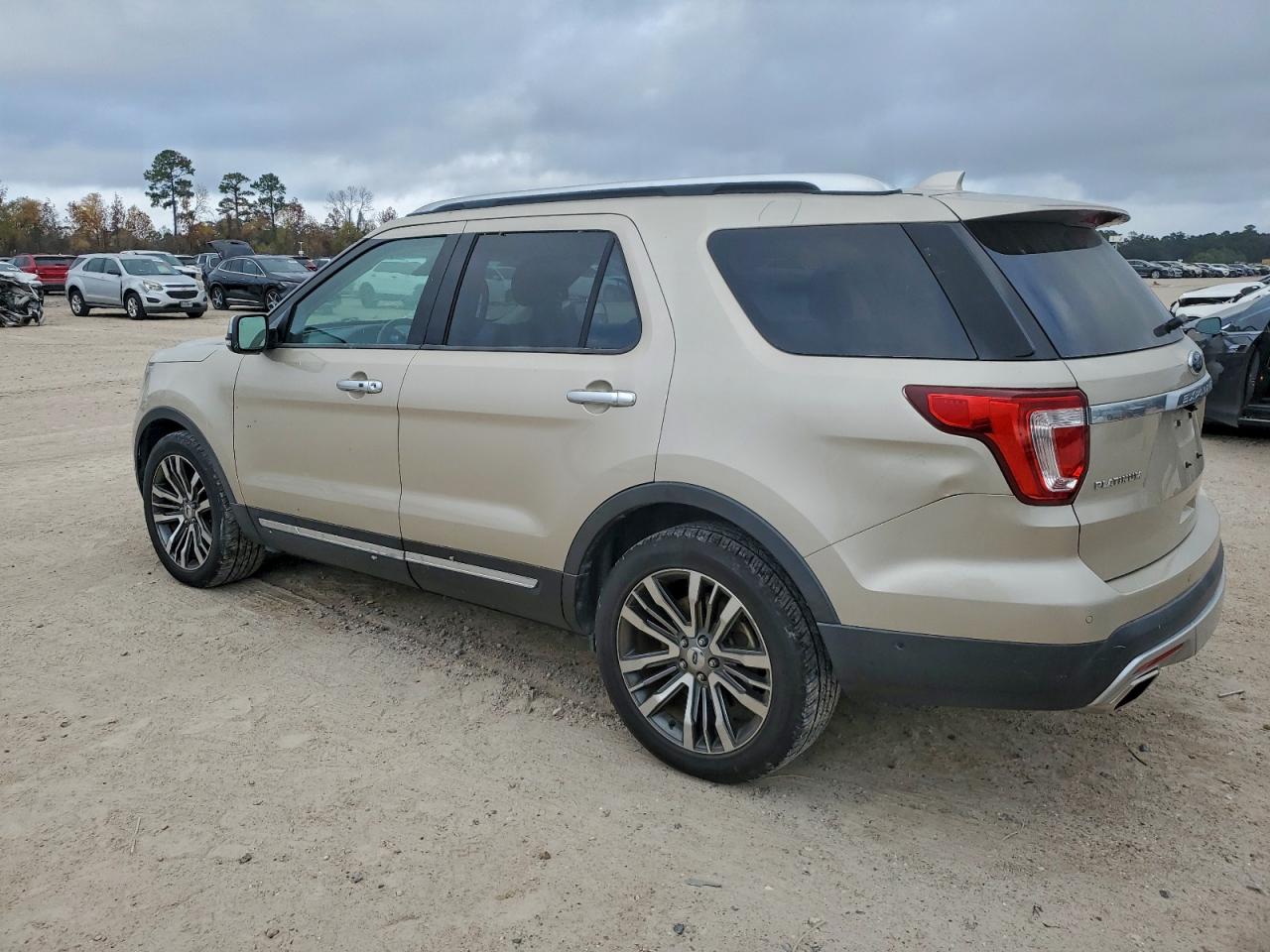 2017 FORD EXPLORER PLATINUM photo 2
