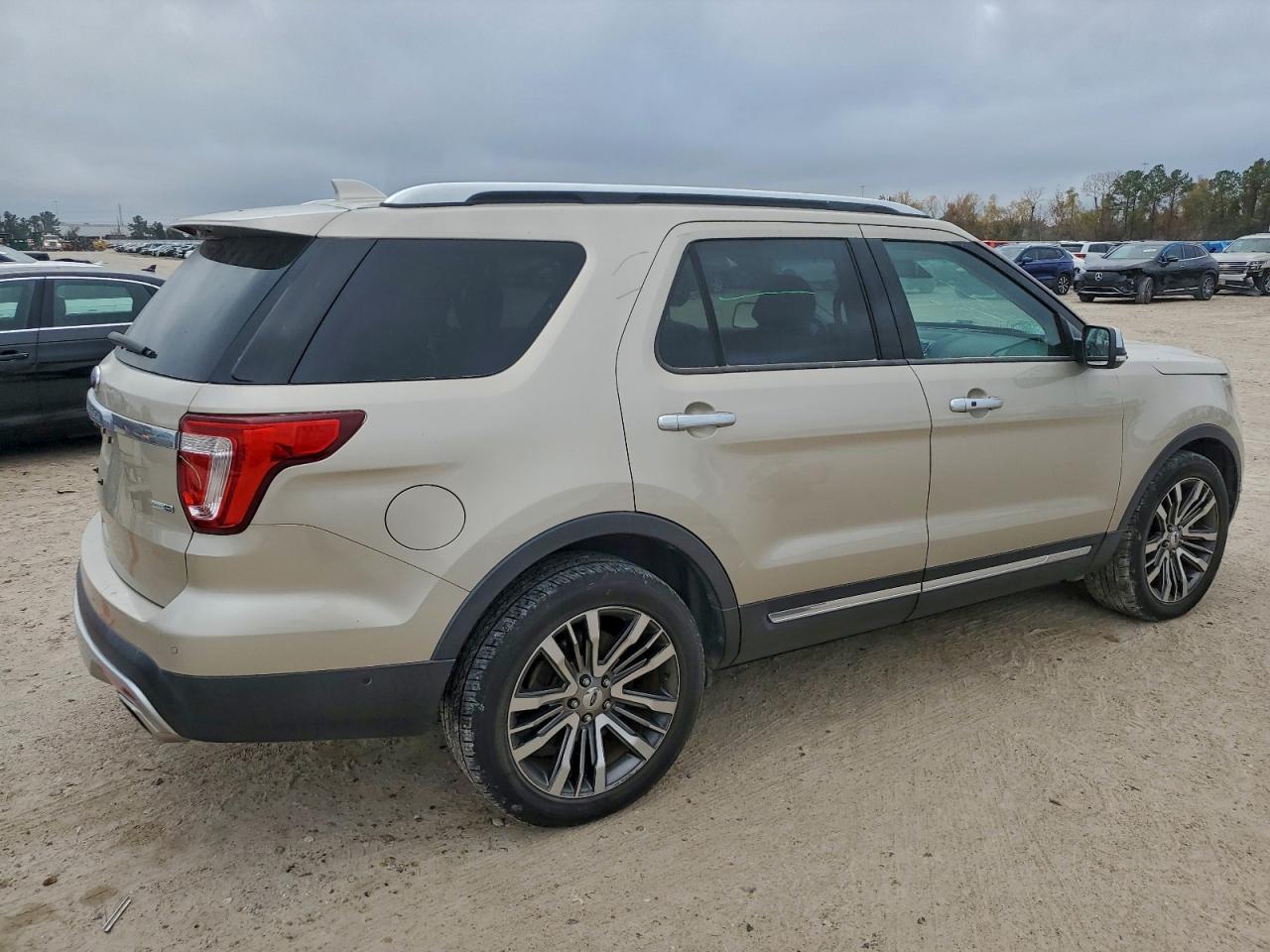 2017 FORD EXPLORER PLATINUM photo 3