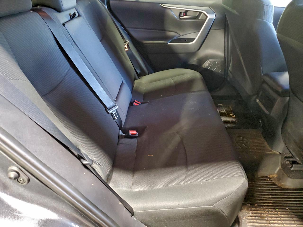2019 TOYOTA RAV4 LE photo 11