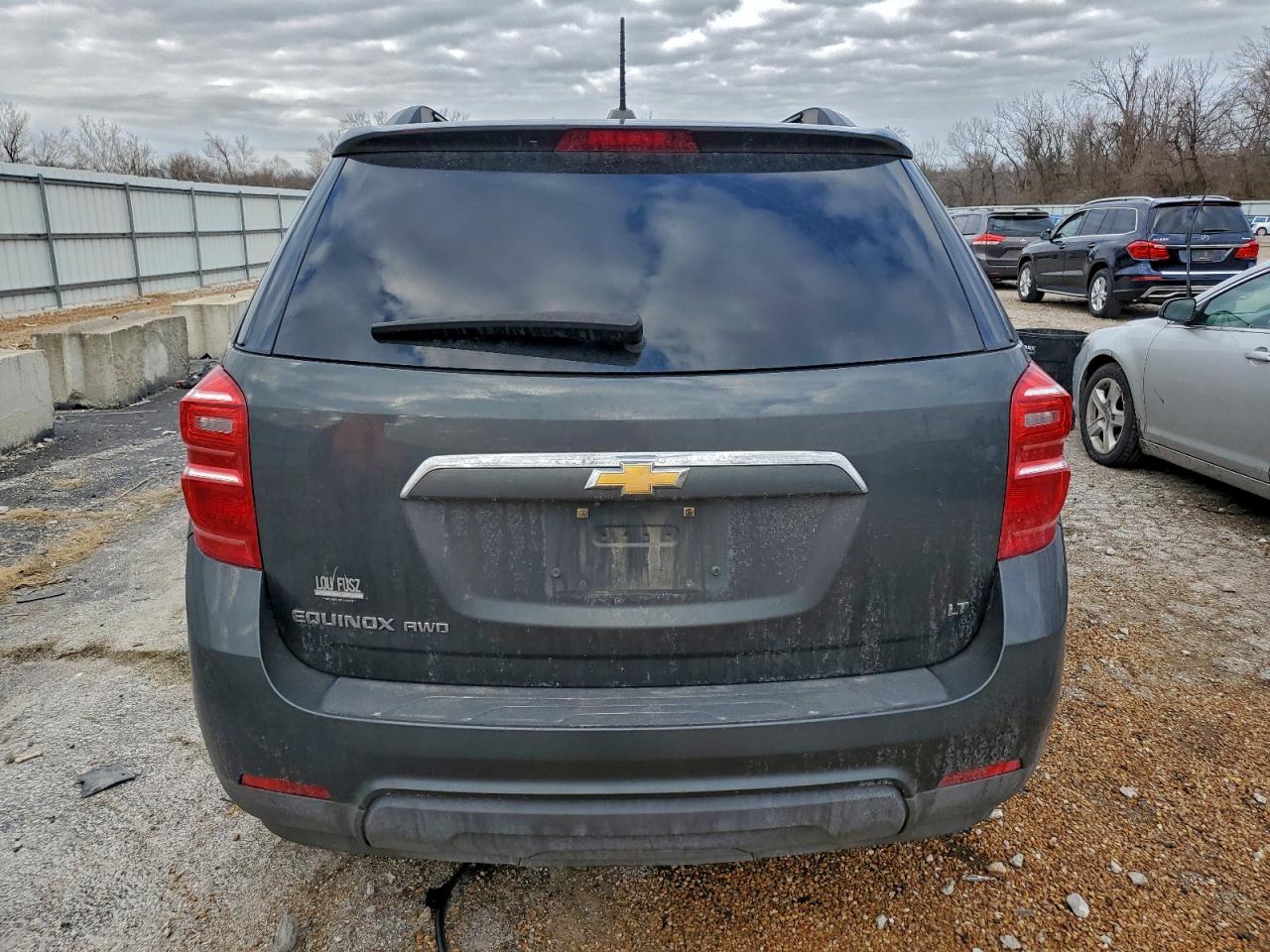 2017 CHEVROLET EQUINOX LT photo 6