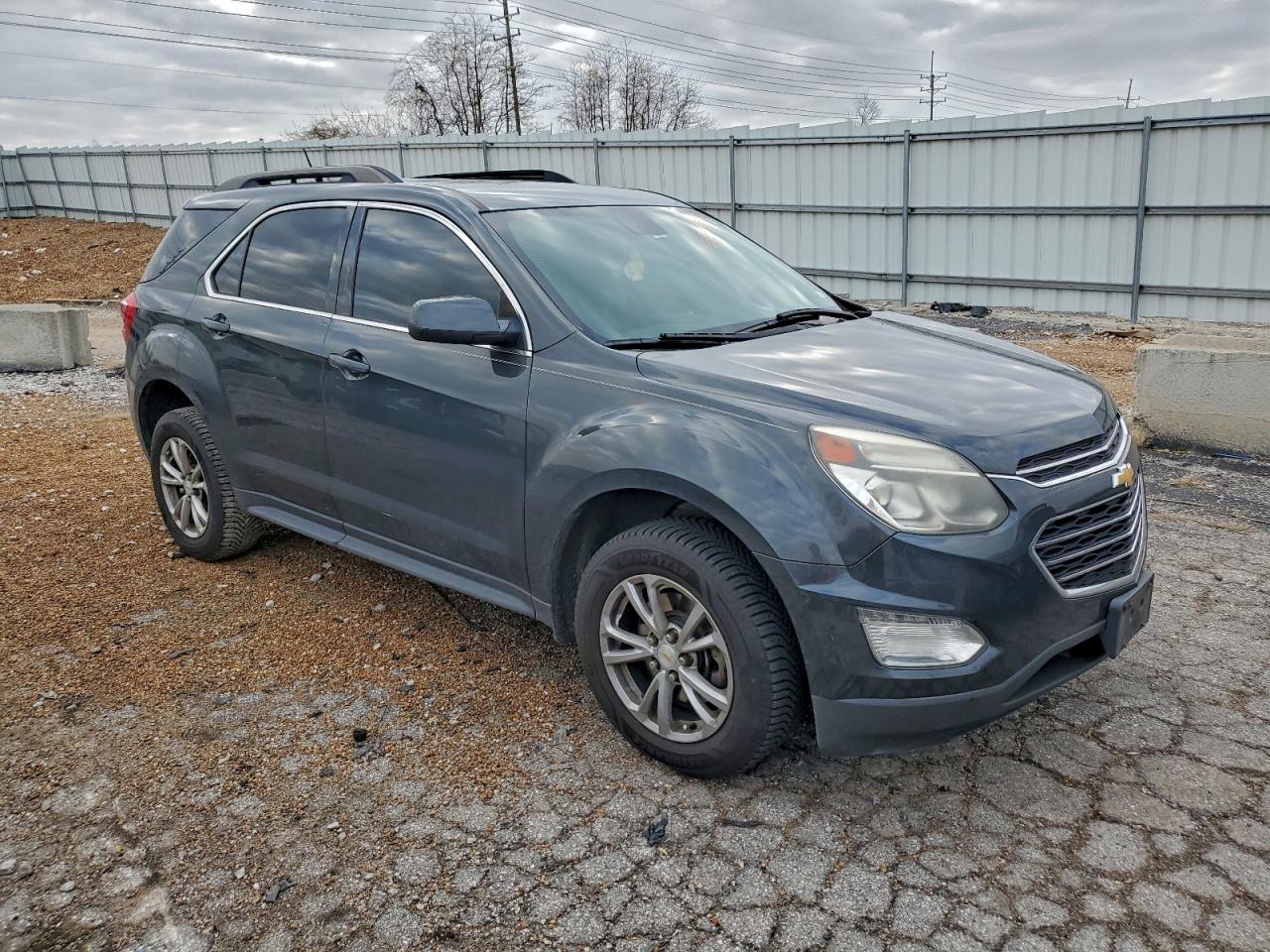 2017 CHEVROLET EQUINOX LT photo 4