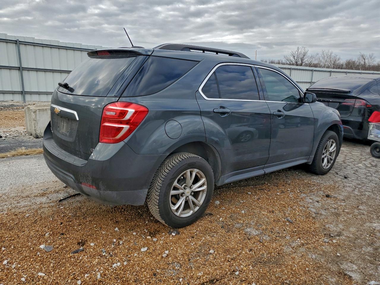 2017 CHEVROLET EQUINOX LT photo 3