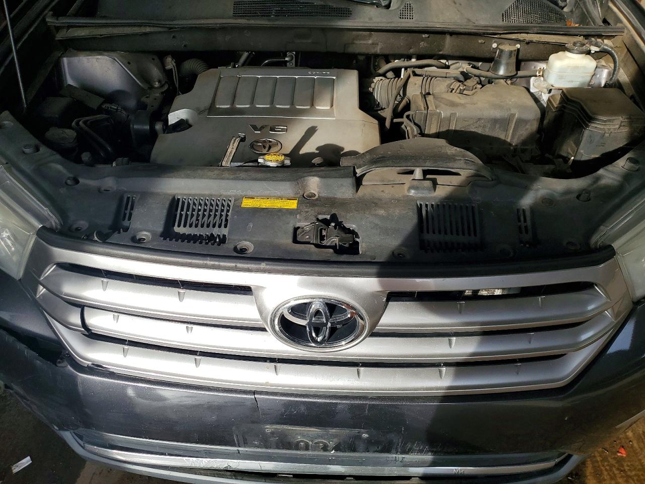 2012 TOYOTA HIGHLANDER BASE photo 12