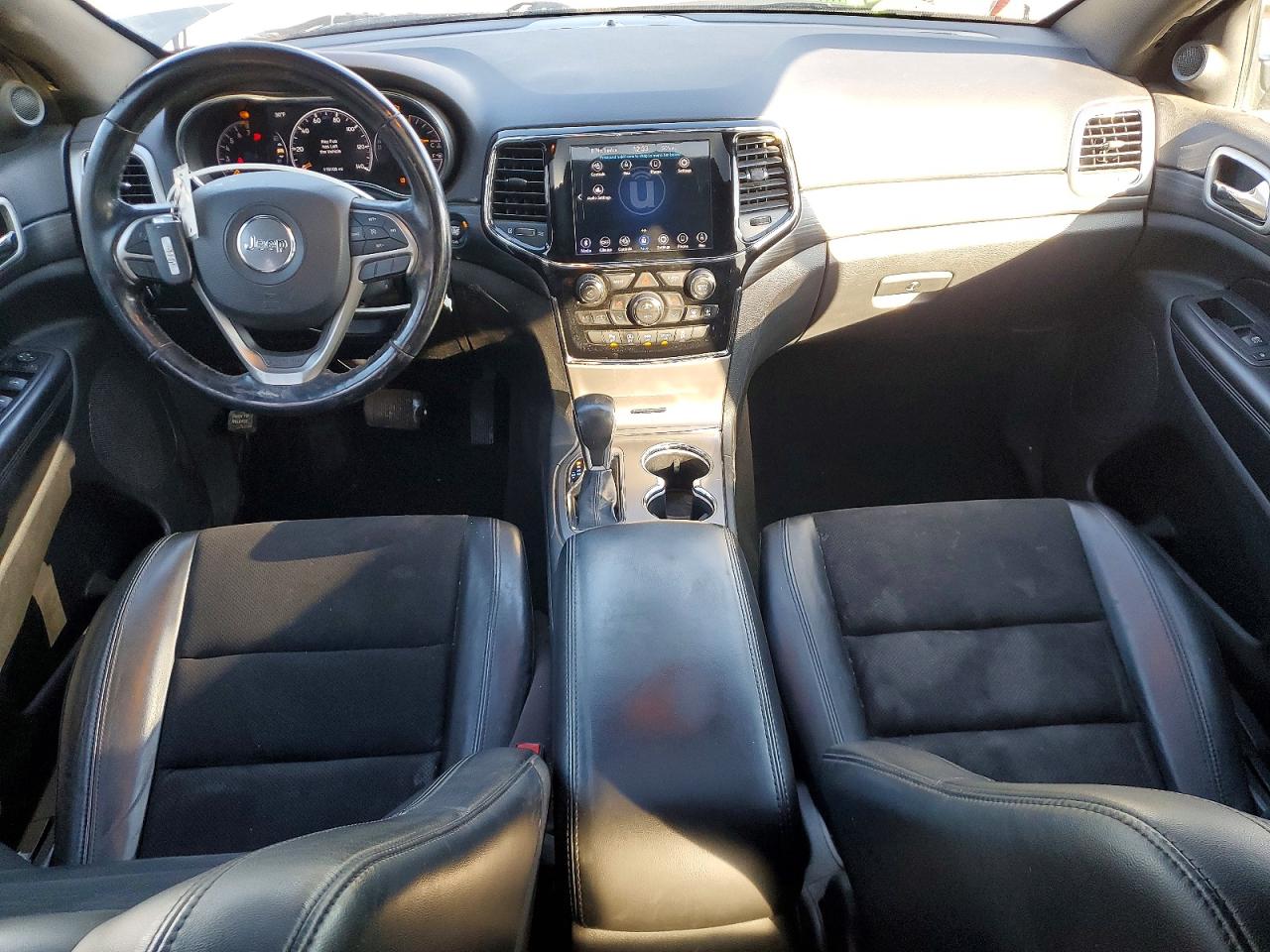2020 JEEP GRAND CHEROKEE LAREDO photo 8