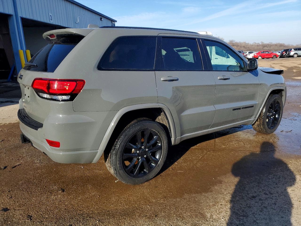 2020 JEEP GRAND CHEROKEE LAREDO photo 3
