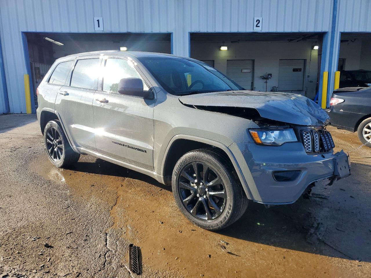 2020 JEEP GRAND CHEROKEE LAREDO photo 4