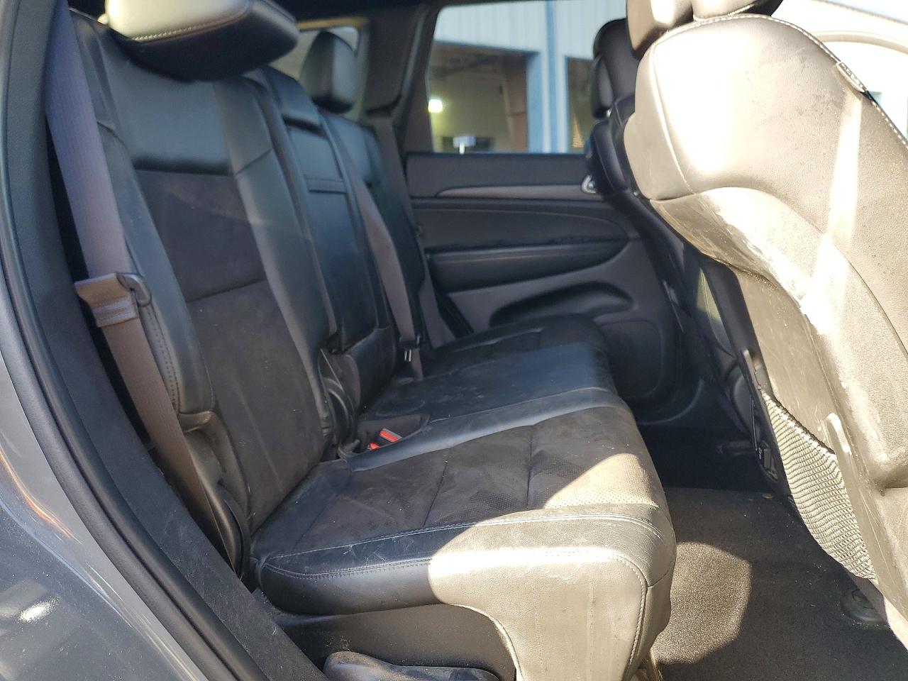 2020 JEEP GRAND CHEROKEE LAREDO photo 11