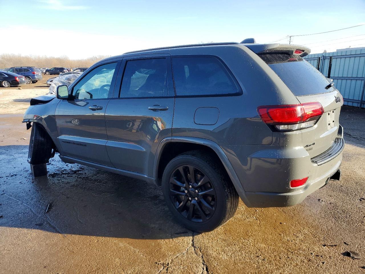 2020 JEEP GRAND CHEROKEE LAREDO photo 2