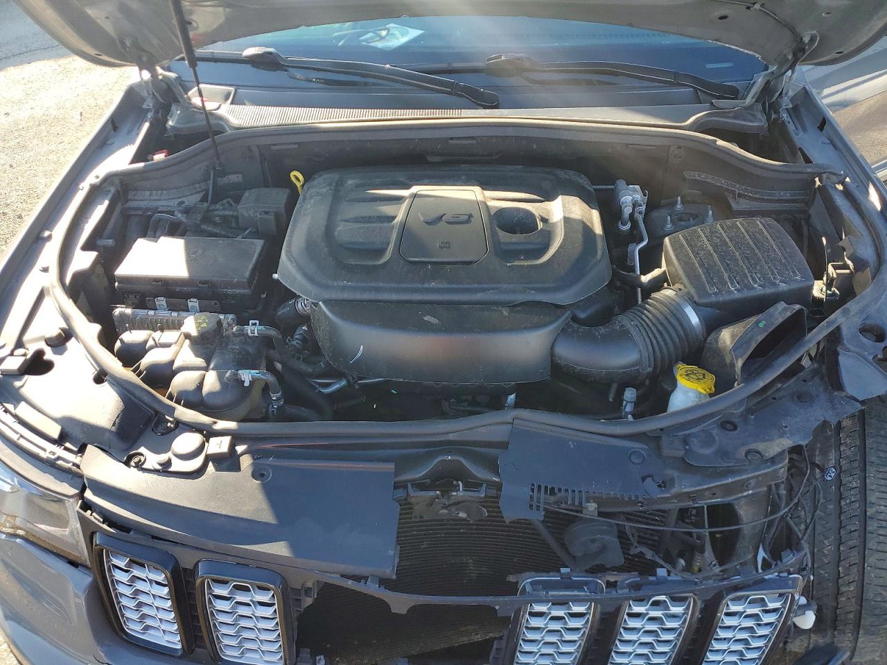 2020 JEEP GRAND CHEROKEE LAREDO photo 12