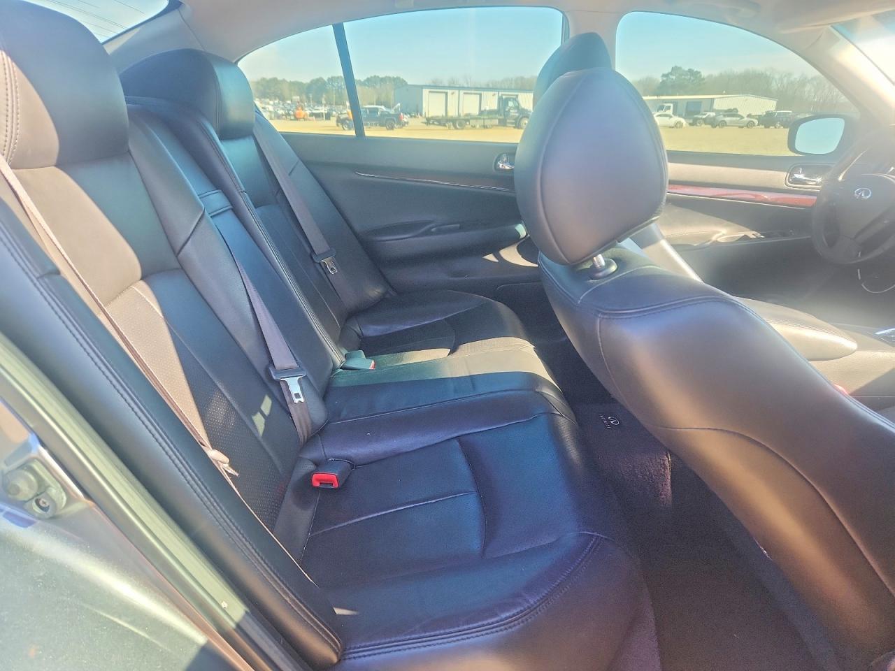 2013 INFINITI G37 photo 10