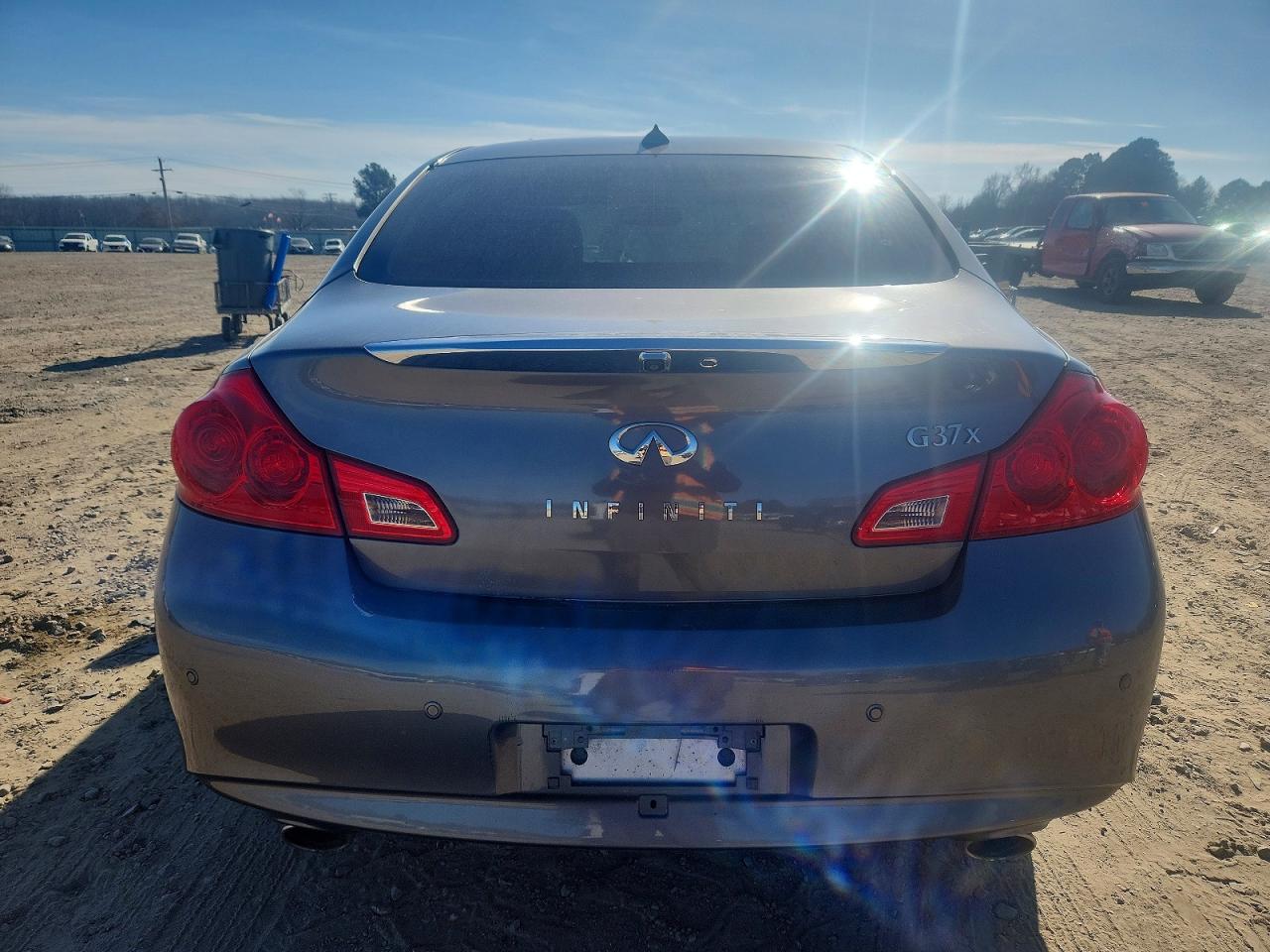 2013 INFINITI G37 photo 6