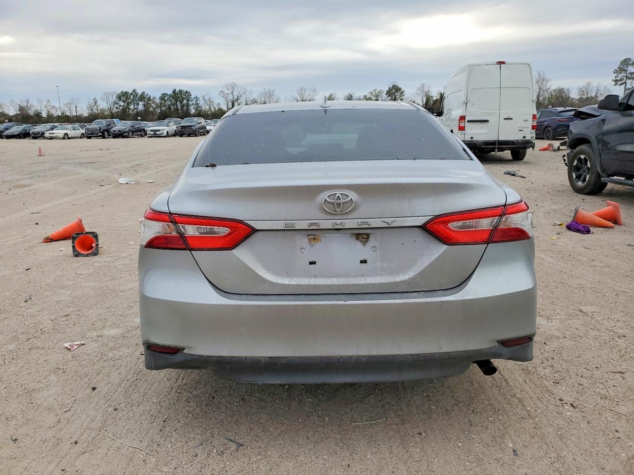 2020 TOYOTA CAMRY L photo 6