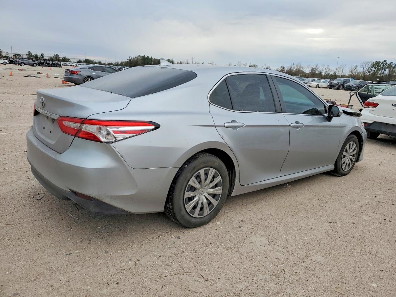 2020 TOYOTA CAMRY L photo 3