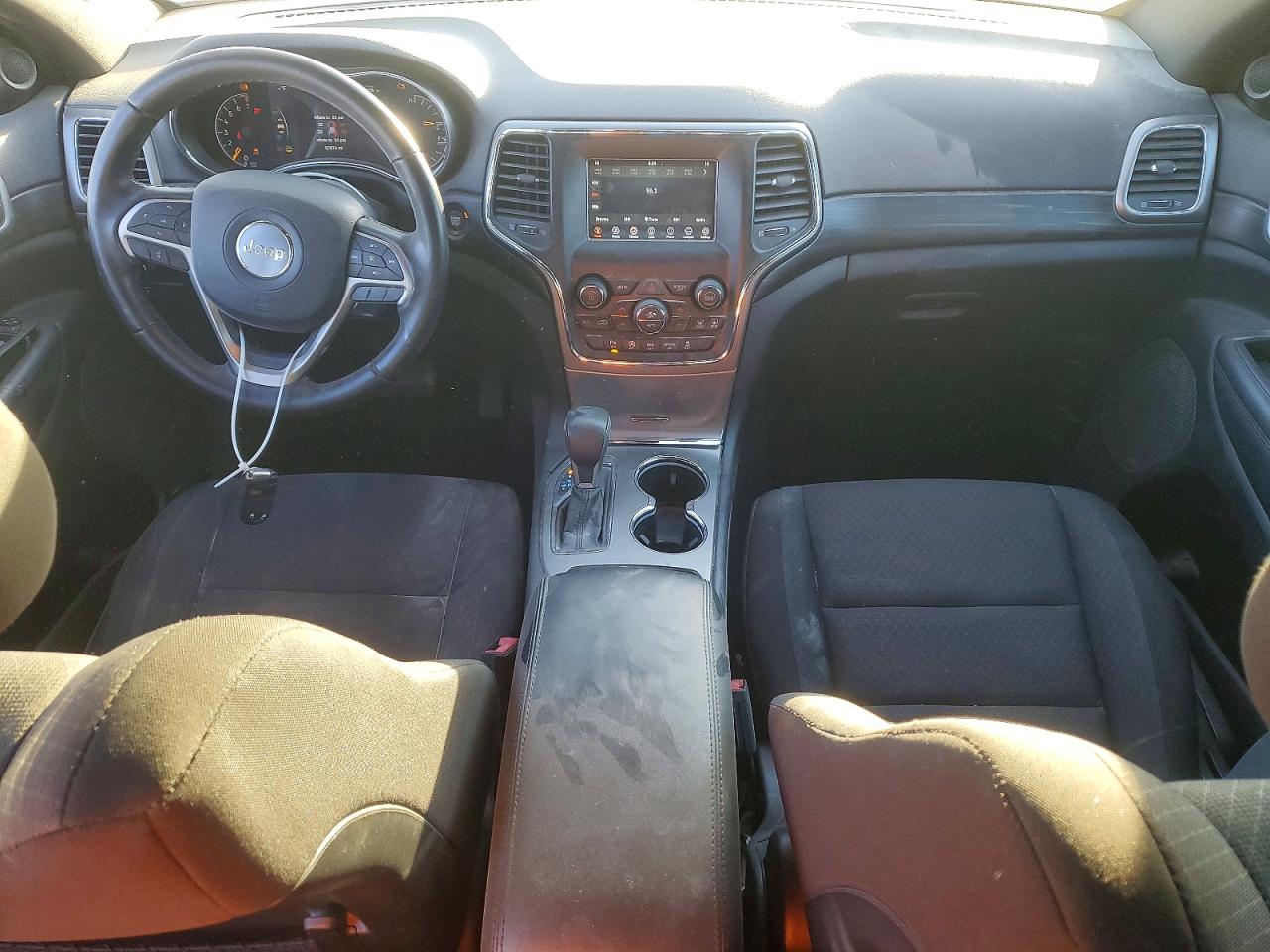 2020 JEEP GRAND CHEROKEE LAREDO photo 8