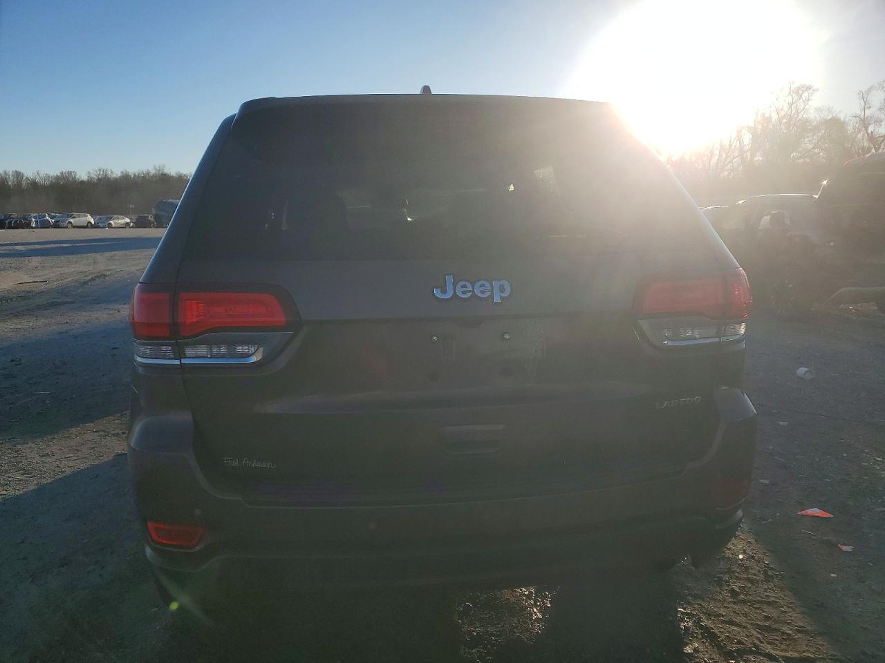 2020 JEEP GRAND CHEROKEE LAREDO photo 6