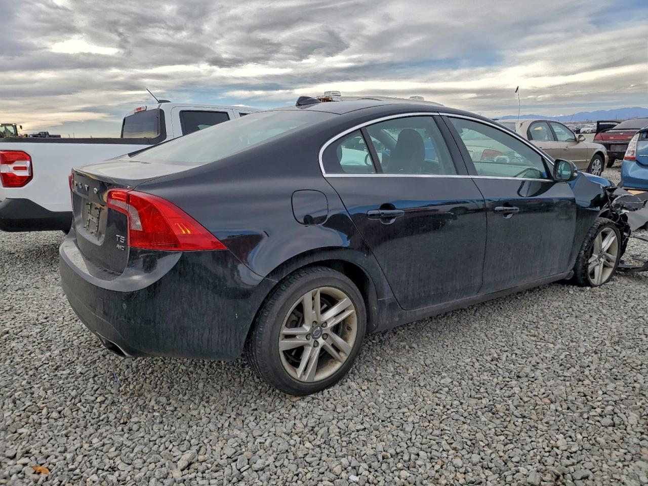 2015 VOLVO S60 PREMIER photo 3