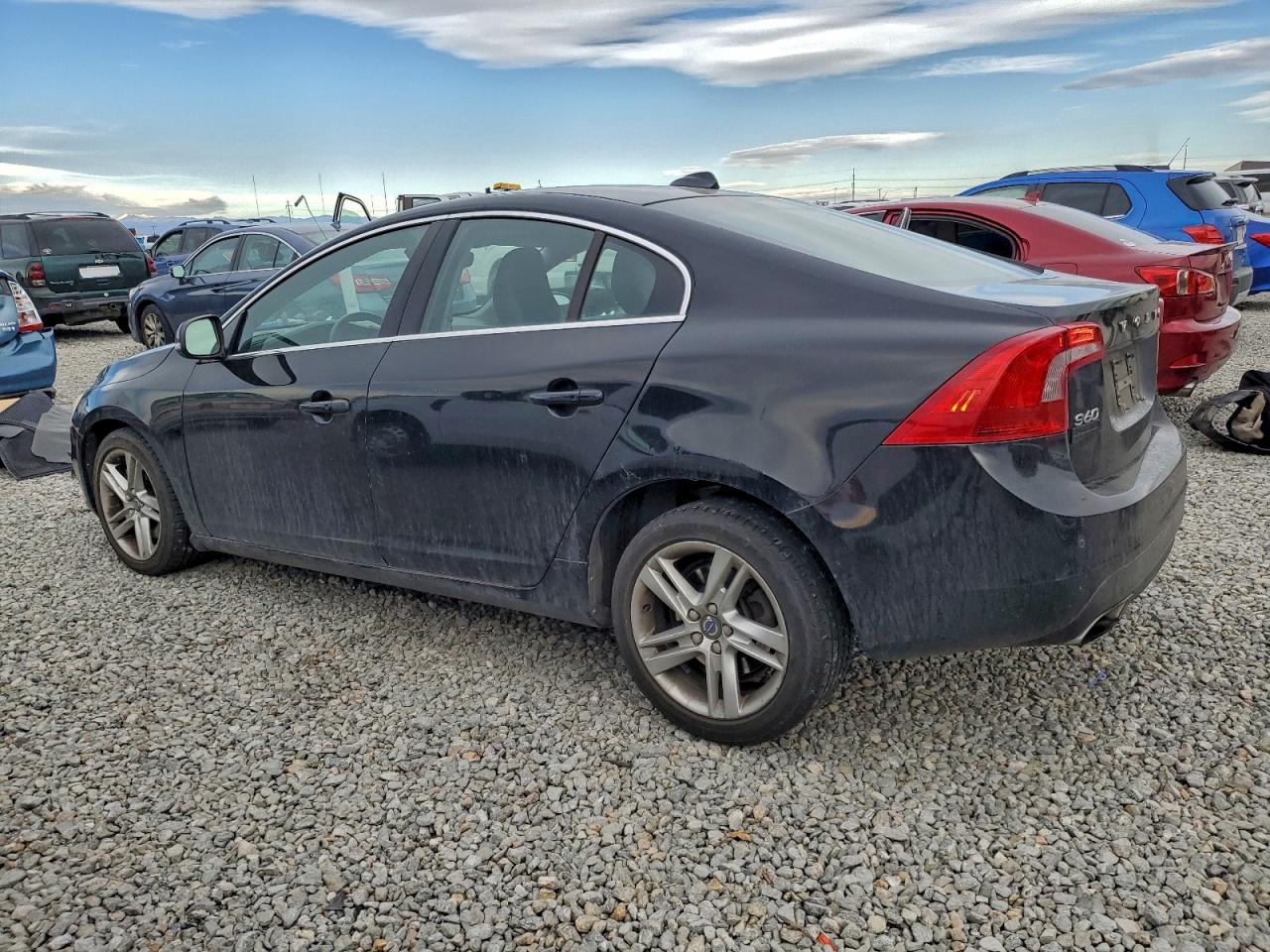 2015 VOLVO S60 PREMIER photo 2