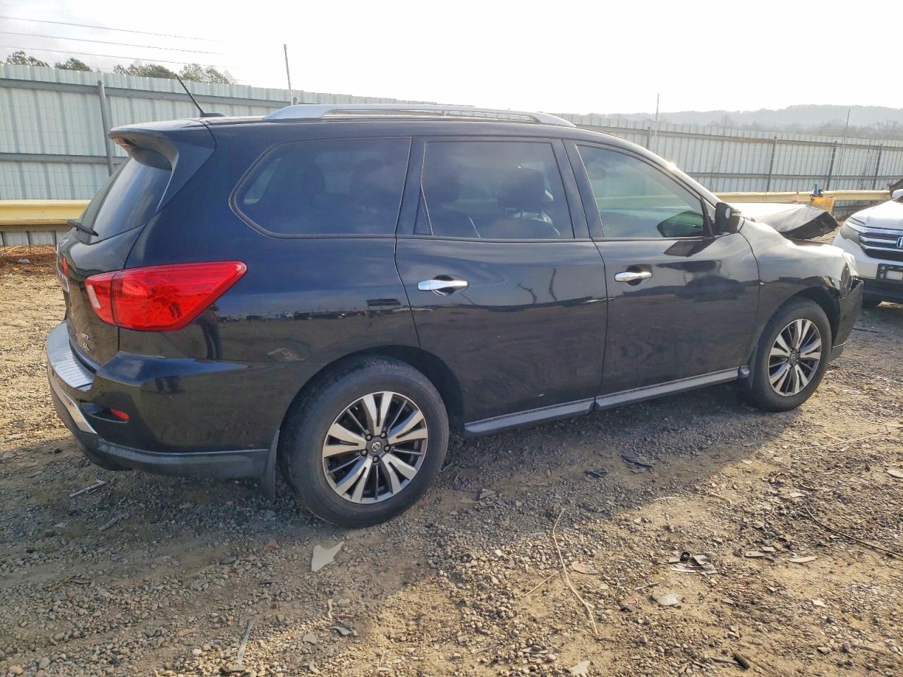 2017 NISSAN PATHFINDER S photo 3
