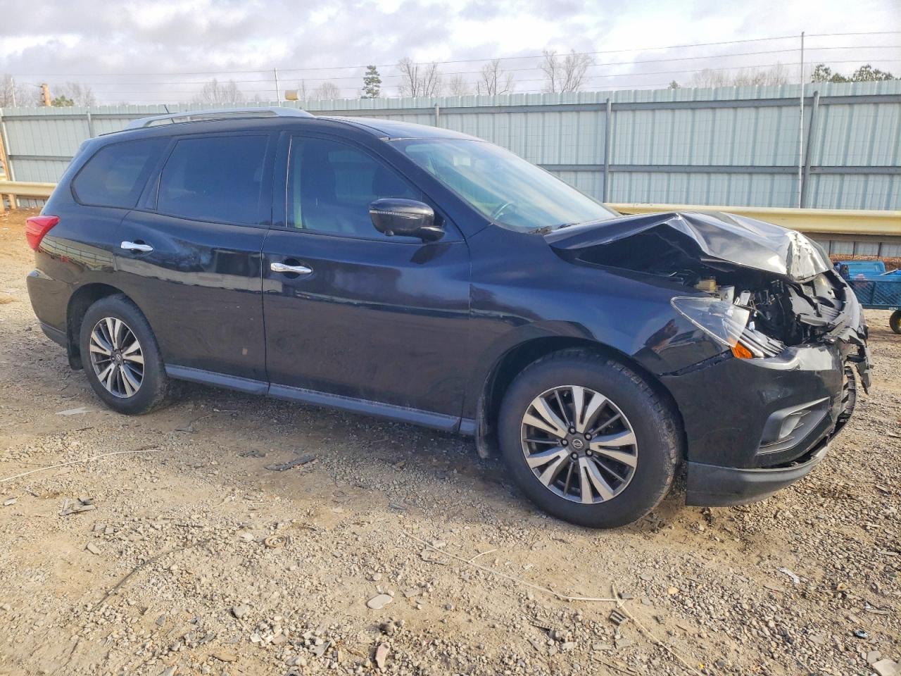 2017 NISSAN PATHFINDER S photo 4