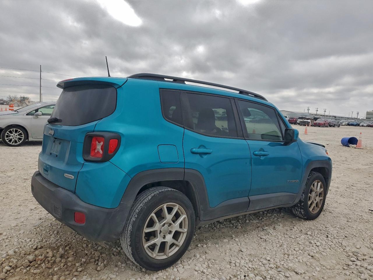 2019 JEEP RENEGADE LATITUDE photo 3